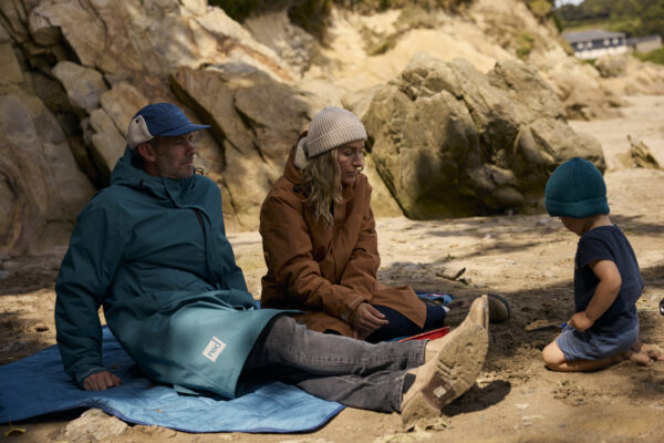 LIGHTWEIGHT WATER-RESISTANT ADVENTURE BLANKET - Image 14